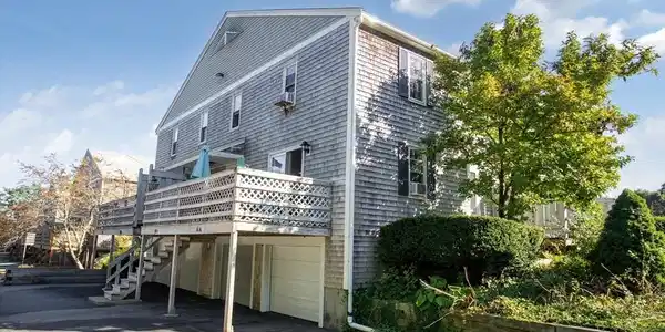 11 Village Green Dr