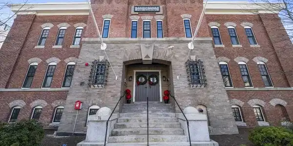 76 Court St