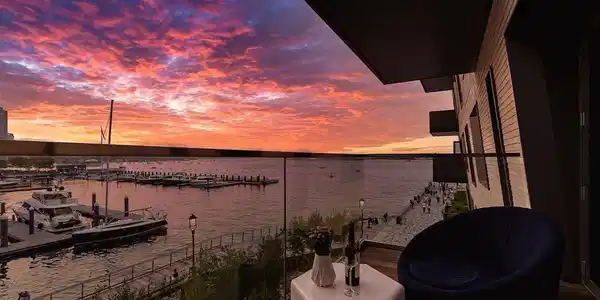 300 Pier 4 Blvd