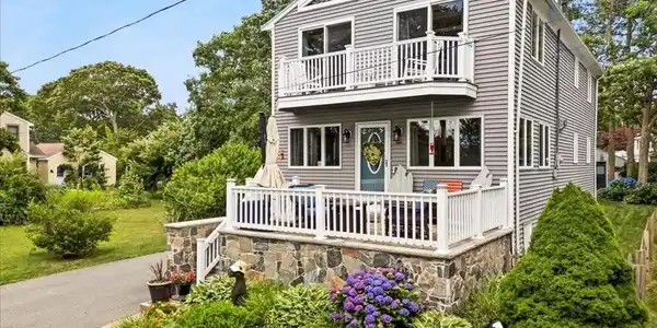 4 Bayside Ave