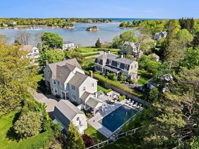 11 Beach St