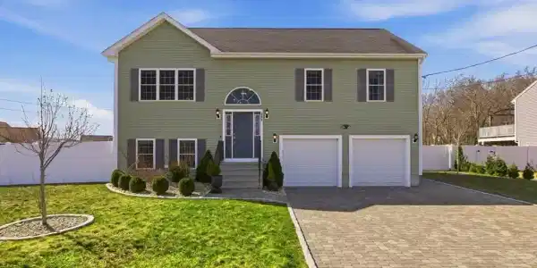 341 Courtney St