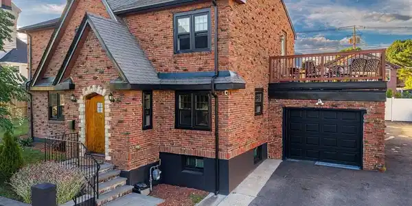 109 Eustis St