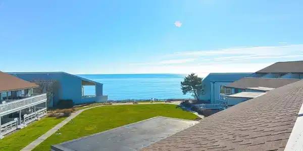 94 Shore Dr W