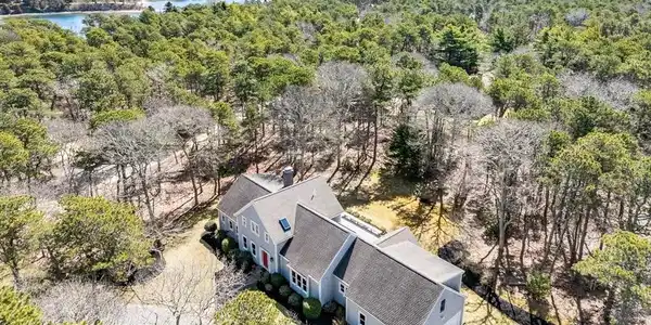 35 Pershing Ln