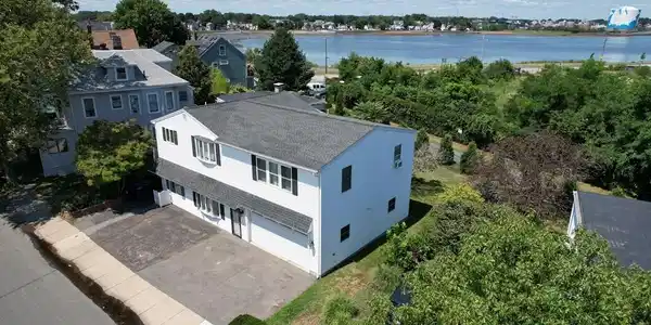 24 Webb St