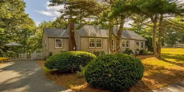 61 Trotters Ln