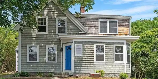 10 Mount Locust Ave