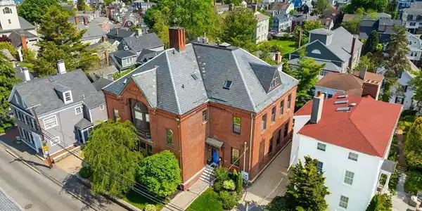 44 Pleasant Street