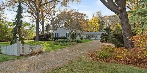 61 Damons Point Rd