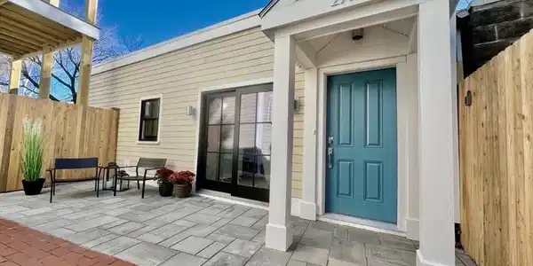 27 Saxton