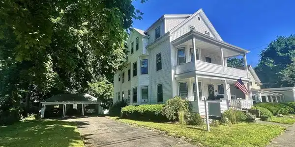 1104 Humphrey St