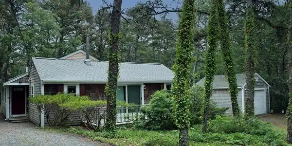 10 Bartlett Rd