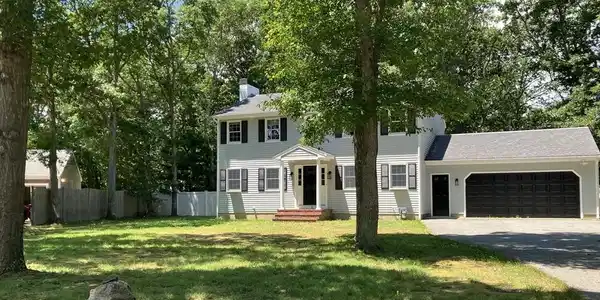 11 Village Ln