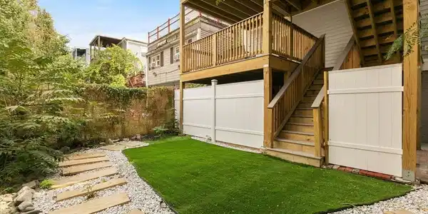 28 Falcon St