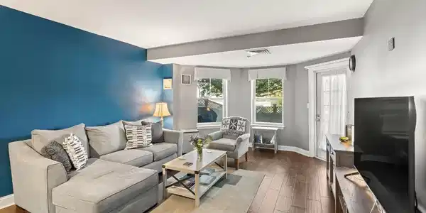 10 Seaport Dr