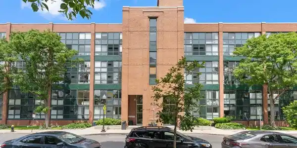 42 8th St