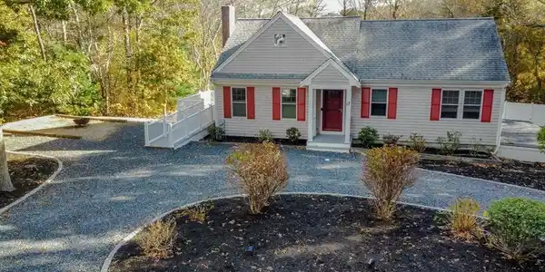 17 Degrass Rd