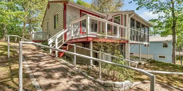 40 Lakeview Blvd