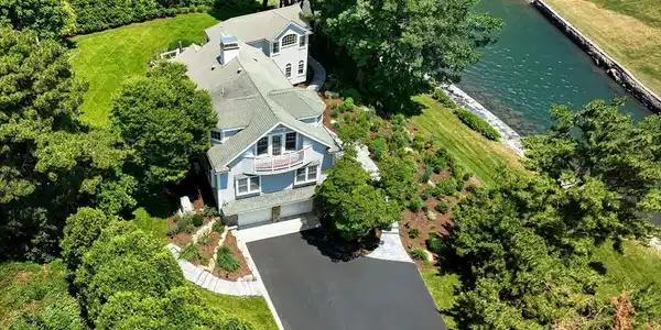 20 Nichols Rd