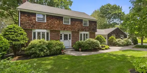 8 Highwood Rd