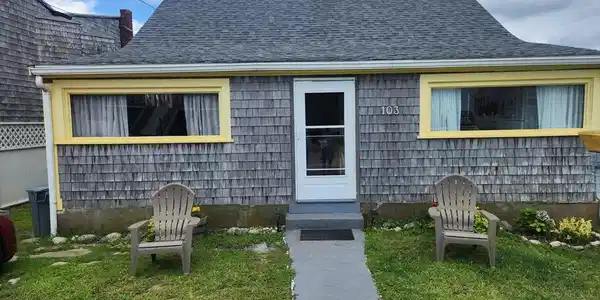 103 Foster Ave