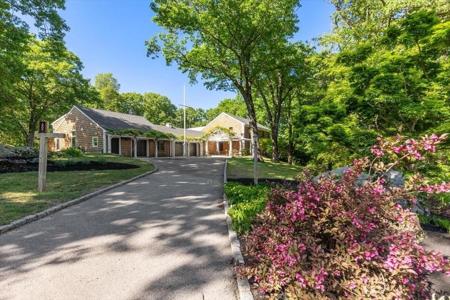 8 Evergreen Lane