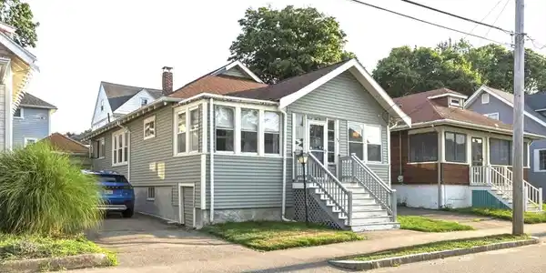 87 Edwin St