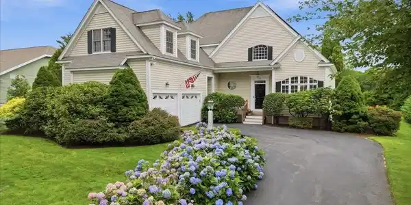 43 White Cliffs Drive