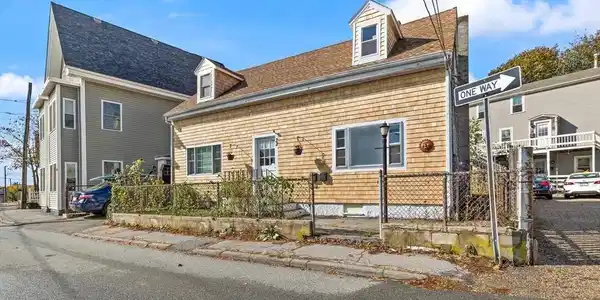 22 Taylor St