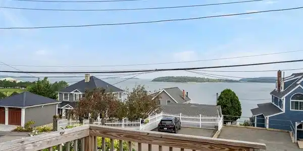 118 Sea Ave