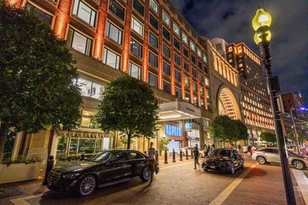 10 Rowes Wharf
