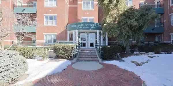 10 Pleasant St