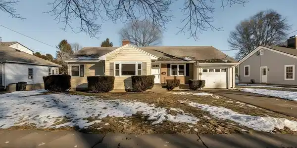31 Webster Ave