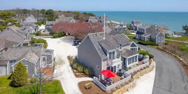 4 Race Point Rd