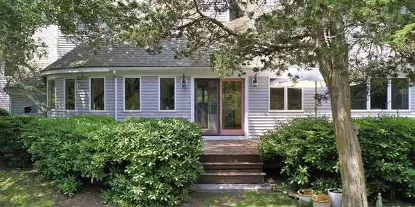 80 Moonakis Rd
