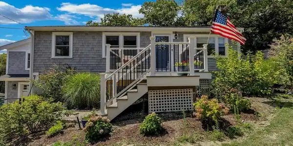 30 Manomet Ave