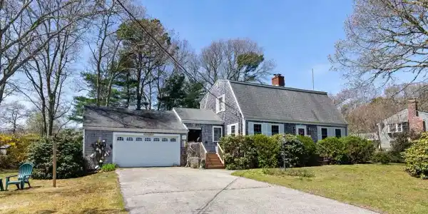 39 Bennets Neck Dr