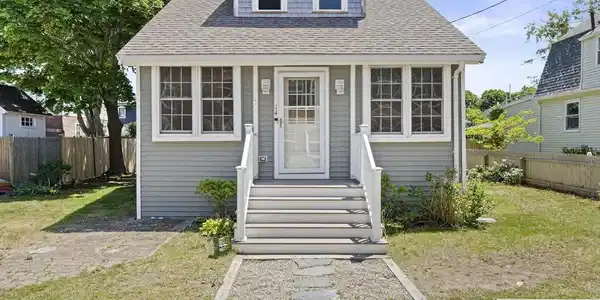 14 L St