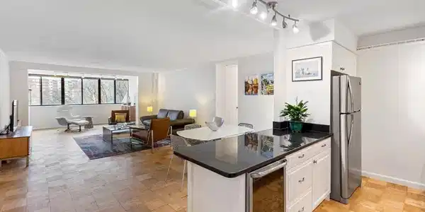8 Whittier Pl