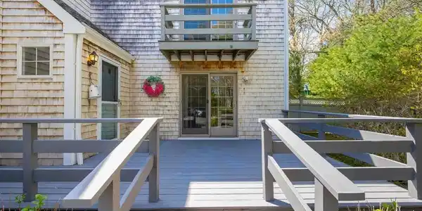 12 Chilmark Dr