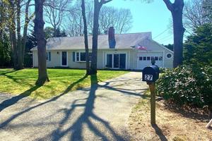 27 Truman Ln
