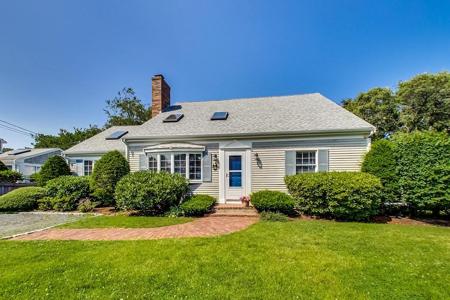 32 Santucket Rd