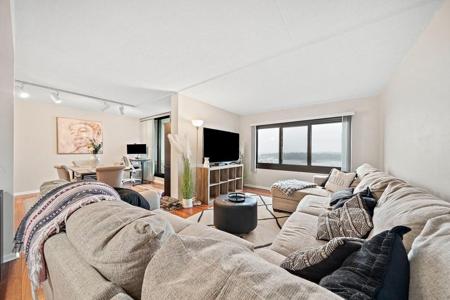 73 Broad Reach