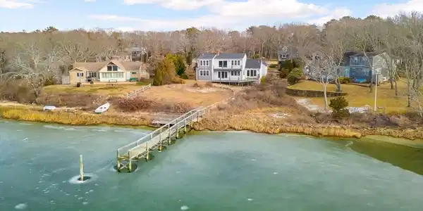 23 N Bournes Pond Rd