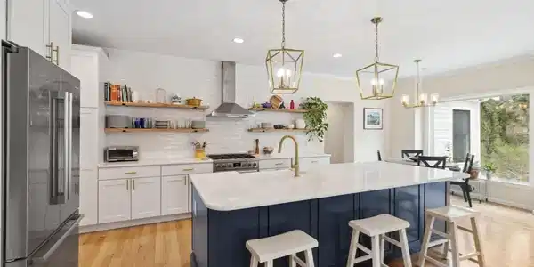4 Charles Ln