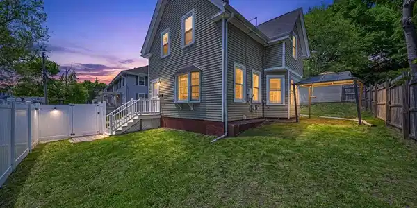 17 Forest Ave