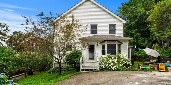 8 Windsor Ln