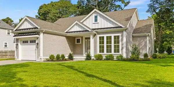 36 Sachem Dr