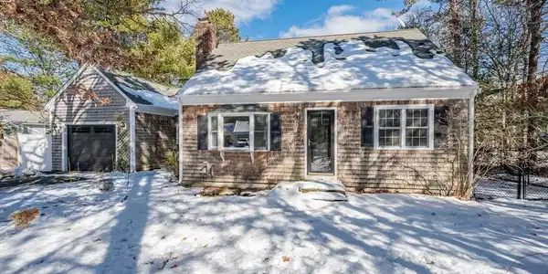 10 Weather Crescent Cir